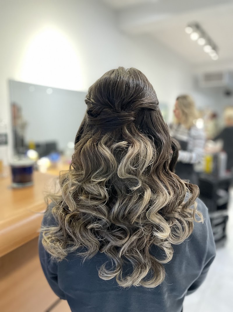 Aurora Beauty Salon