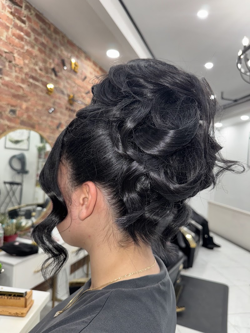 Lola's Hair & Beauty Boutique